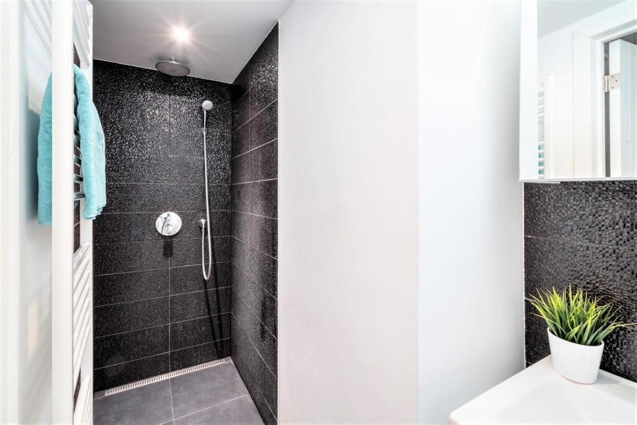 Beautiful Terrace Apartment In The Heart Of Anversa Esterno foto